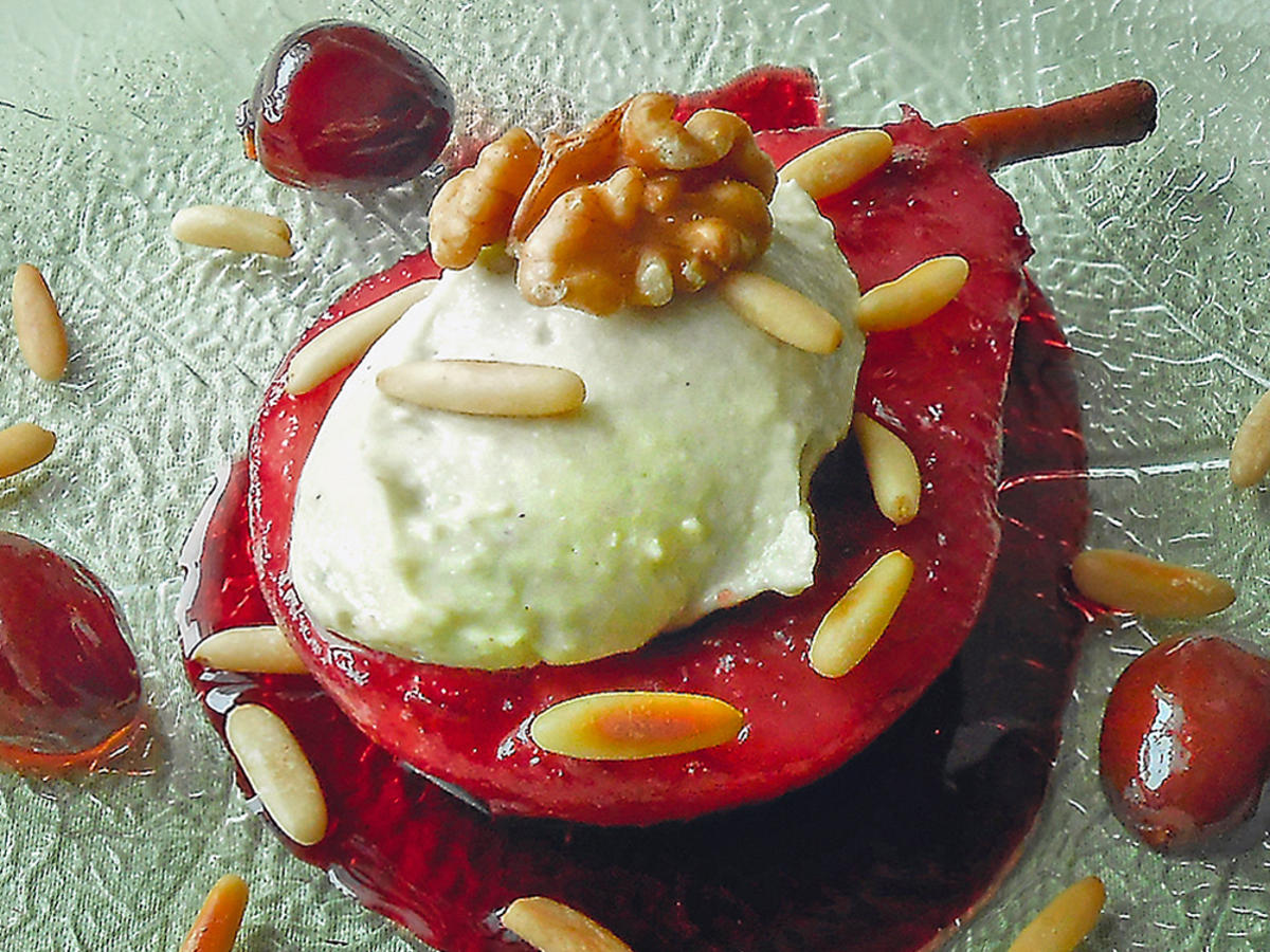 Barolo-Birne mit Gorgonzola-Crème - Rezept - kochbar.de