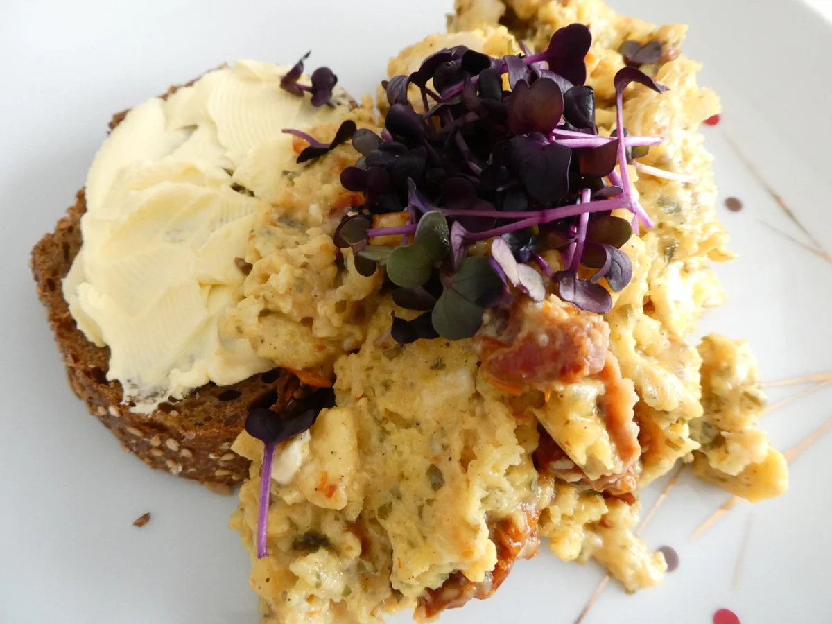 Rezept: Rührei mit Tomaten und Ziegenkäse Bild Nr. 16126 Rührei mit Tomaten und Ziegenkäse - Rezept - Bild Nr. 16126