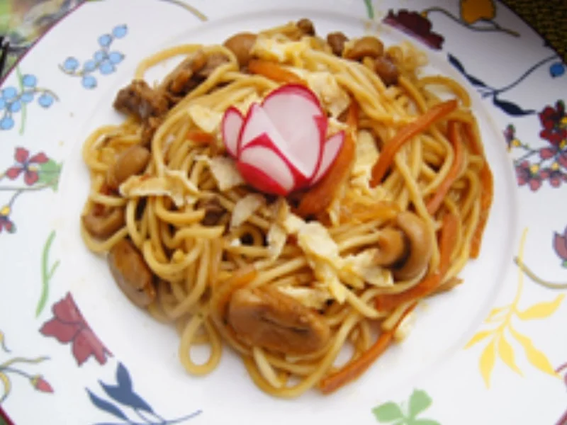 Mie-Nudeln mit Schweinefilet, Gemüse und Ei - Rezept - Bild Nr. 16128