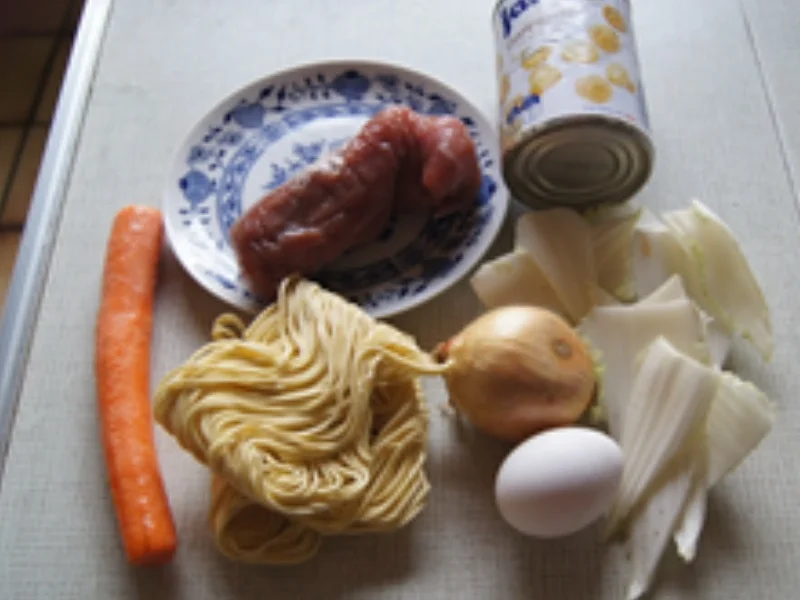 Mie-Nudeln mit Schweinefilet, Gemüse und Ei - Rezept - Bild Nr. 16129
