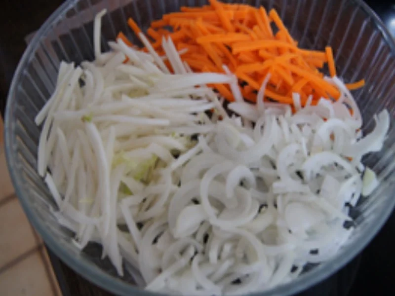 Mie-Nudeln mit Schweinefilet, Gemüse und Ei - Rezept - Bild Nr. 16135