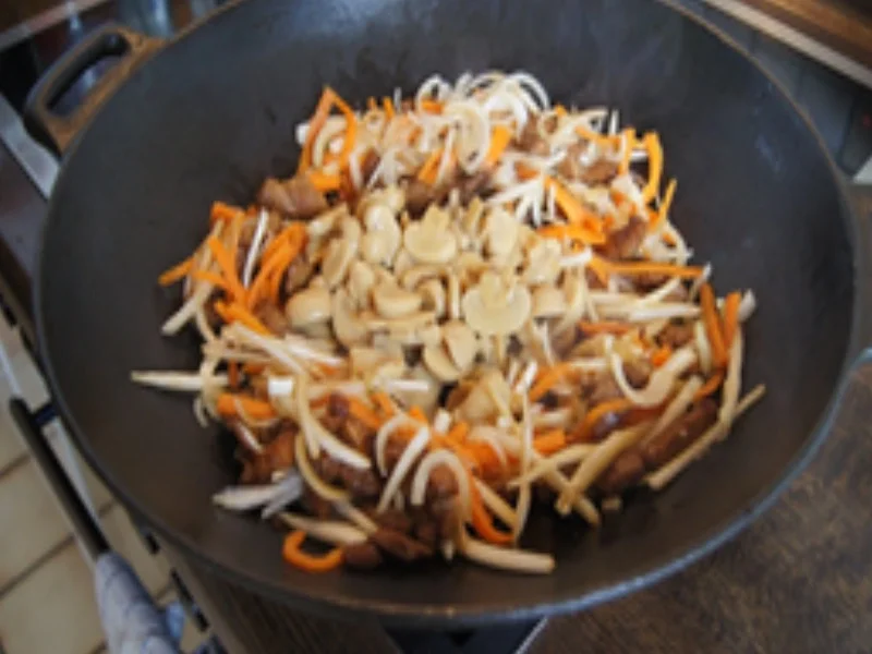 Mie-Nudeln mit Schweinefilet, Gemüse und Ei - Rezept - Bild Nr. 16144