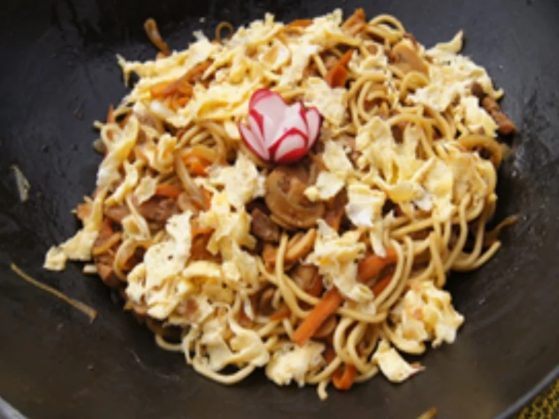 Mie-Nudeln mit Schweinefilet, Gemüse und Ei - Rezept - Bild Nr. 16148