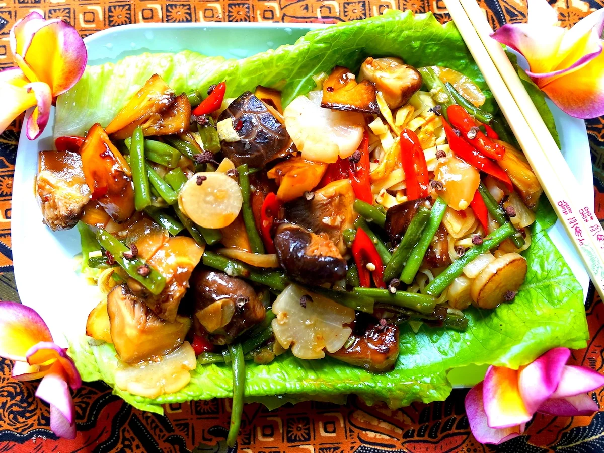 Gebratene Nudeln mit Shiitake Pilze, Gemüse und Ananas - Rezept - Bild Nr. 16165