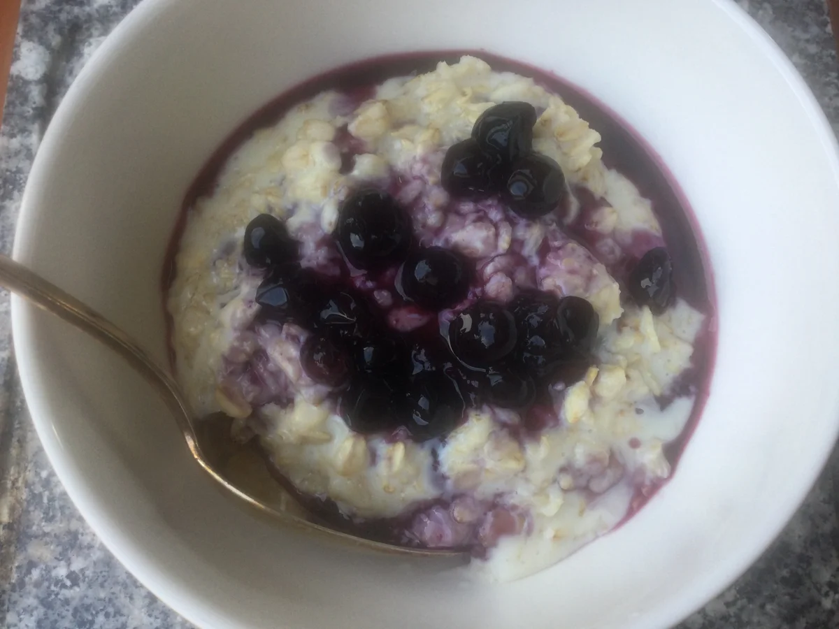 Rezept: Haferflocken an (schnellem) Blaubeeren-Kompott Bild Nr. 16165 Haferflocken an (schnellem) Blaubeeren-Kompott - Rezept - Bild Nr. 16165