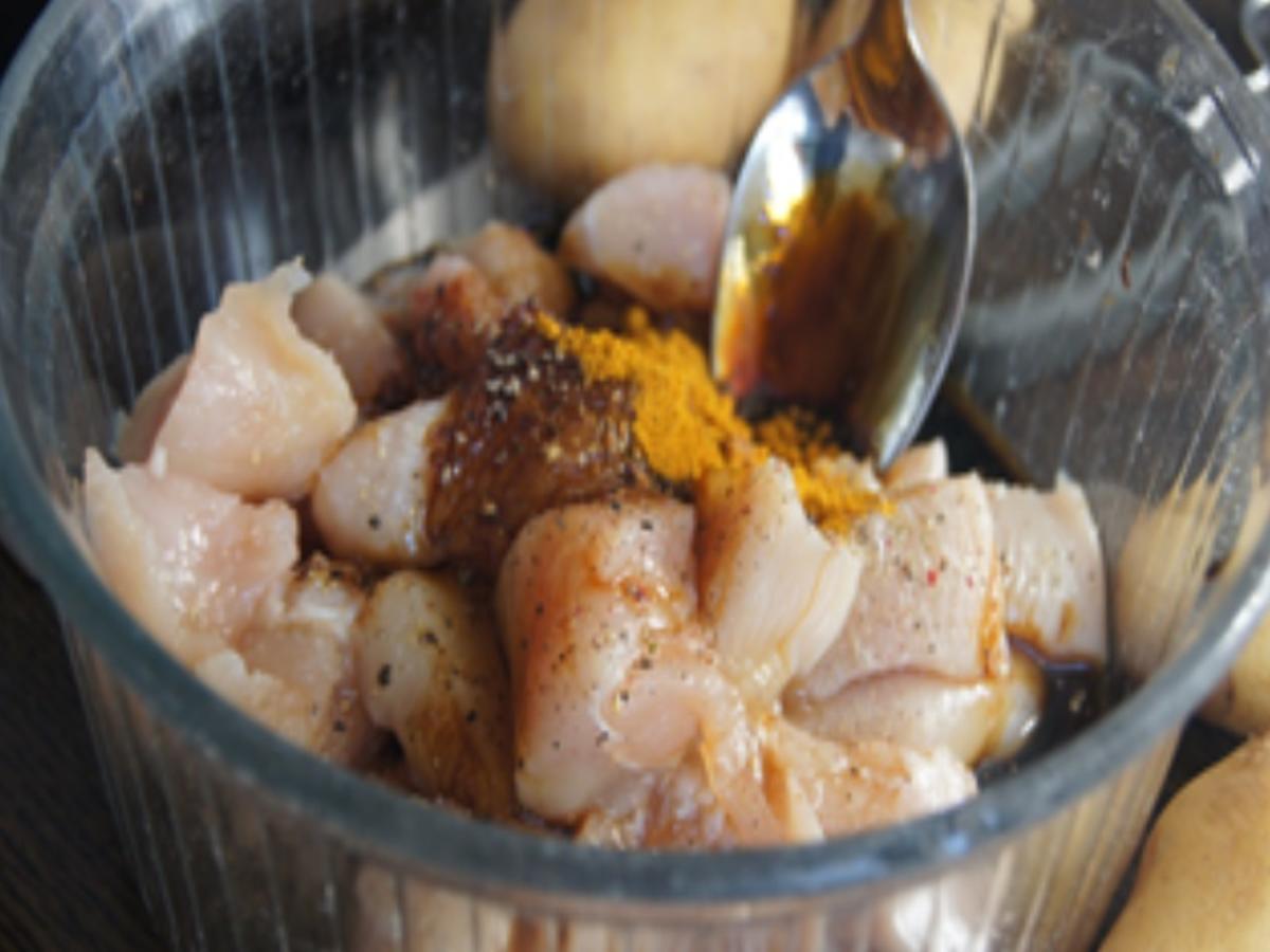 Hähnchenbrustfiletnuggets mit Honig-Karotten, Kartoffelstampf und chinesischen Gurkensalat - Rezept - Bild Nr. 4