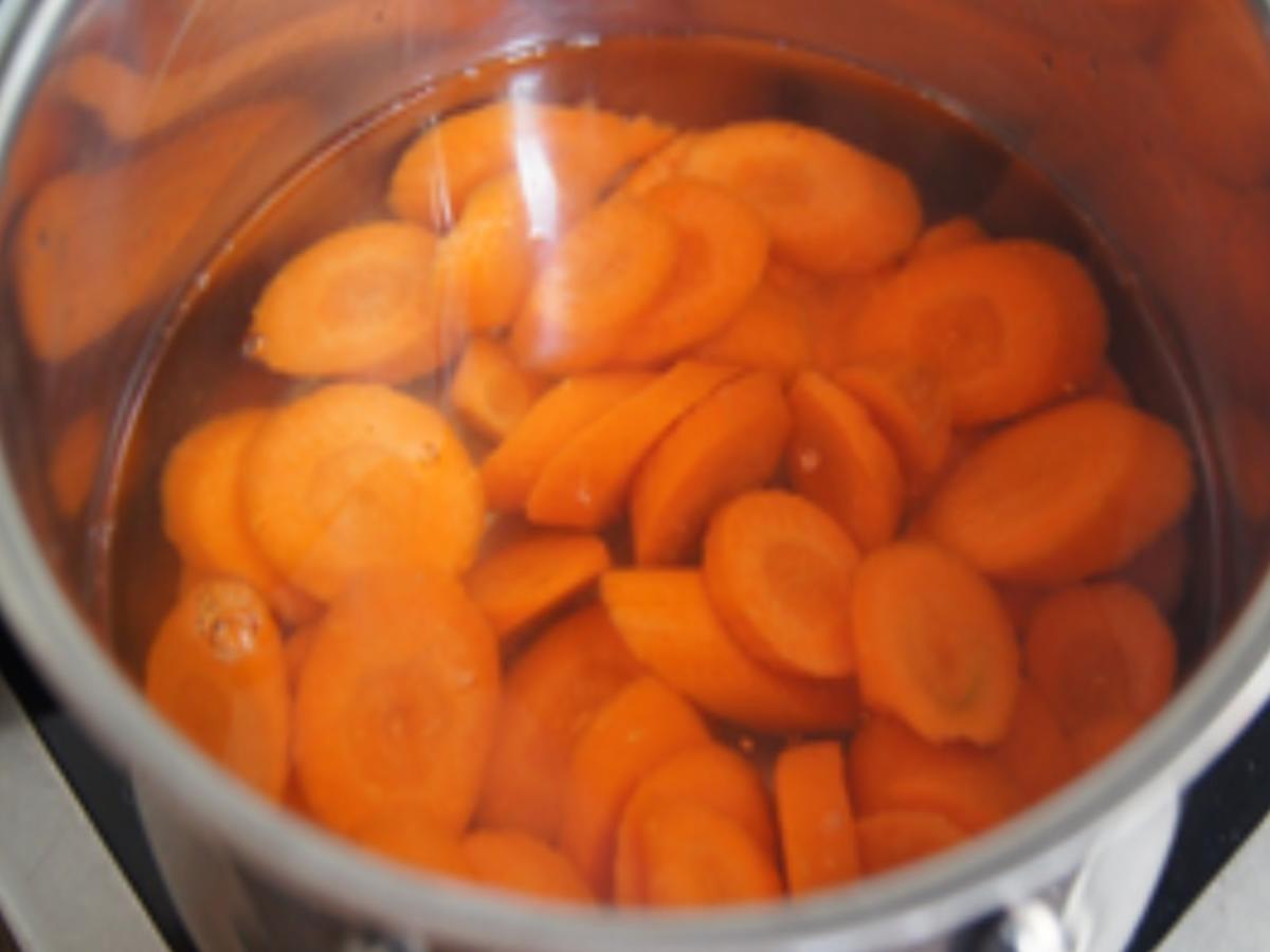 Hähnchenbrustfiletnuggets mit Honig-Karotten, Kartoffelstampf und chinesischen Gurkensalat - Rezept - Bild Nr. 9