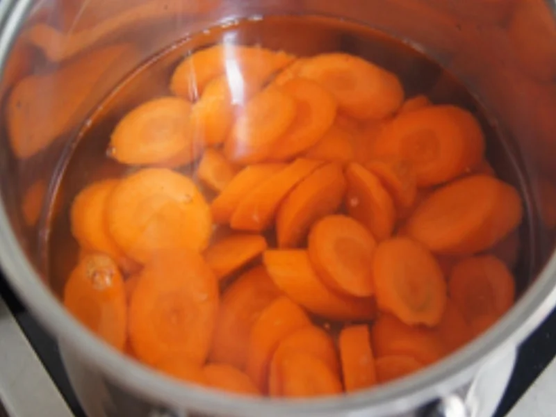 Hähnchenbrustfiletnuggets mit Honig-Karotten, Kartoffelstampf und chinesischen Gurkensalat - Rezept - Bild Nr. 9