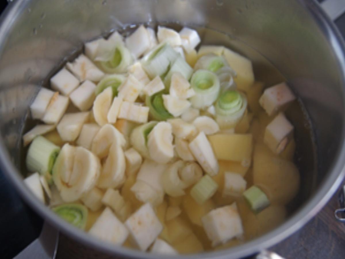 Hähnchenbrustfiletnuggets mit Honig-Karotten, Kartoffelstampf und chinesischen Gurkensalat - Rezept - Bild Nr. 13