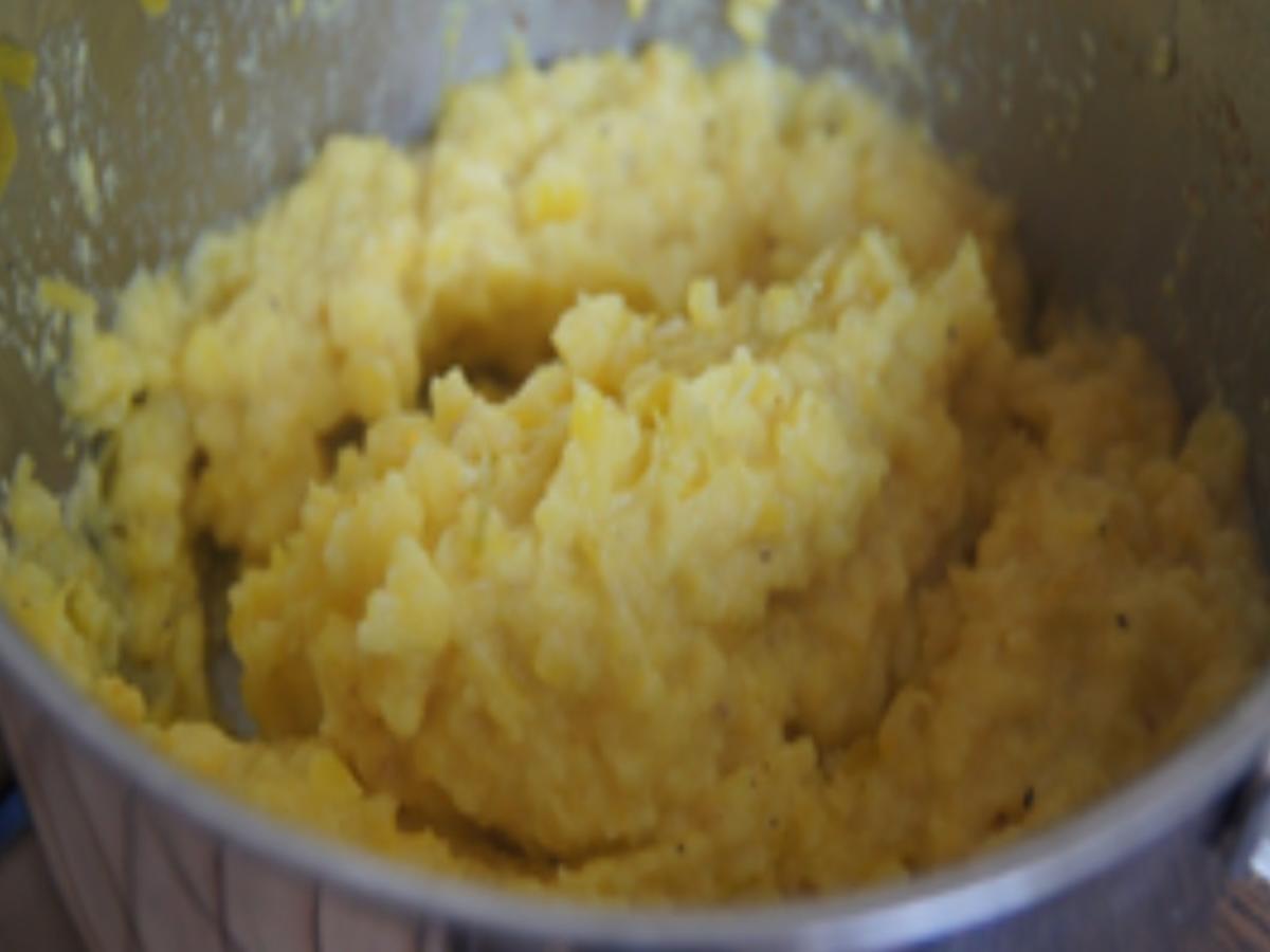 Hähnchenbrustfiletnuggets mit Honig-Karotten, Kartoffelstampf und chinesischen Gurkensalat - Rezept - Bild Nr. 17
