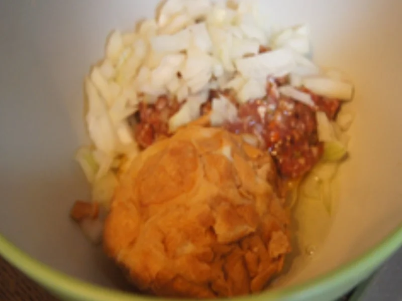 Herzhafte Buletten mit Rahm-Steinpilz-Sauce und gelber Blumenkohlreis - Rezept - Bild Nr. 16169