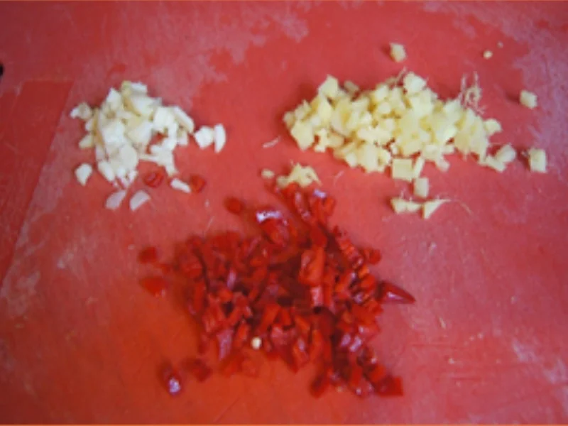 Herzhafte Buletten mit Rahm-Steinpilz-Sauce und gelber Blumenkohlreis - Rezept - Bild Nr. 16172