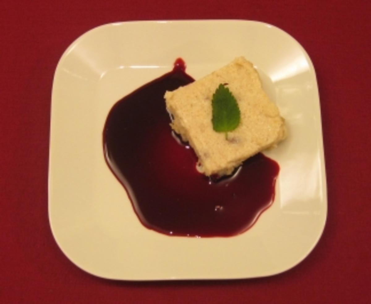 Grießflammeri mit Holundersoße - Rezept - kochbar.de
