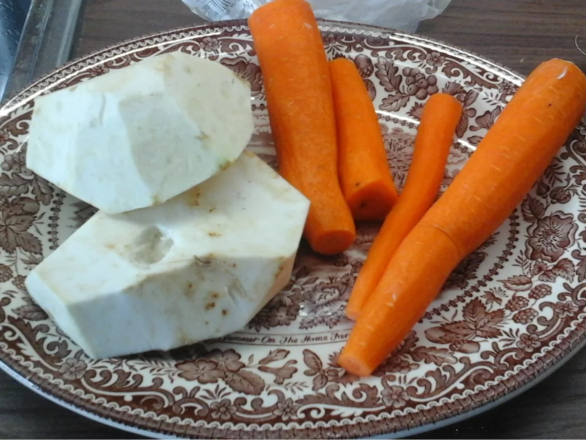 Rindfleischsuppe mit Gemüse-Nudel-Eierstich-Einlage - Rezept - Bild Nr. 16170