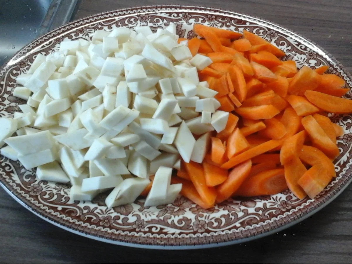 Rindfleischsuppe mit Gemüse-Nudel-Eierstich-Einlage - Rezept - Bild Nr. 16171