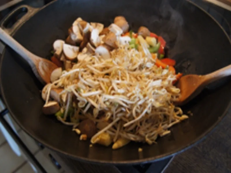 Mie-Nudeln mit Gemüsemix und Eierstreifen - Rezept - Bild Nr. 16175