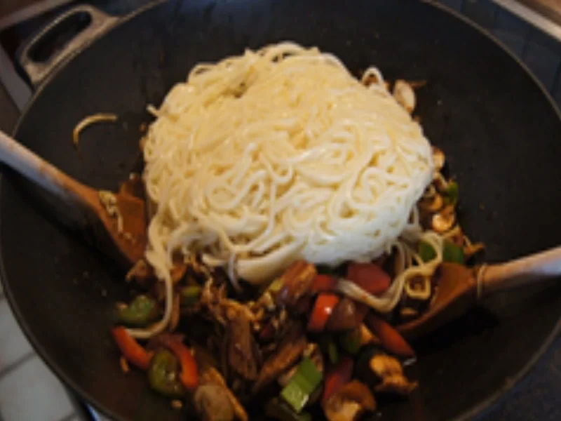 Mie-Nudeln mit Gemüsemix und Eierstreifen - Rezept - Bild Nr. 16178