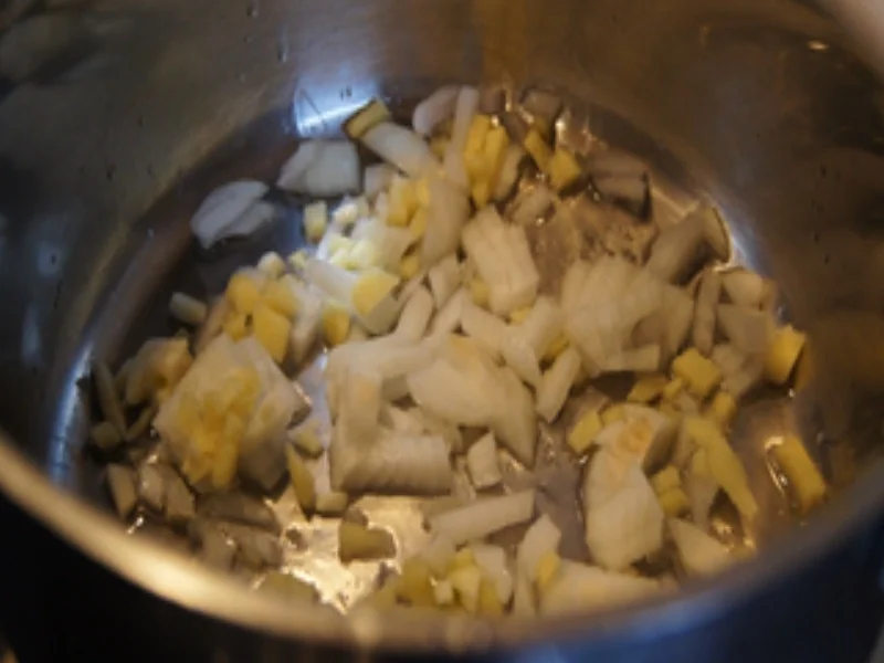 Kürbissuppe mit Ingwer und Kokosmilch - Rezept - Bild Nr. 16176