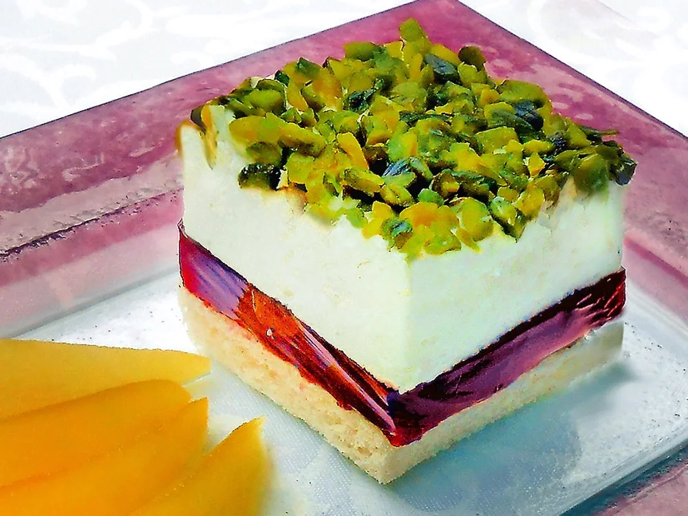 Roquefort-Mousse auf Portwein-Cassis-Gelée -  Pistazien - Karamell-Birne - Rezept - Bild Nr. 2