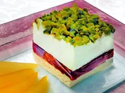 Roquefort-Mousse auf Portwein-Cassis-Gelée -  Pistazien - Karamell-Birne - Rezept - Bild Nr. 2