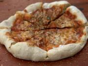 Pizza und Antipasti mit Paprika und Oliven - Rezept - Bild Nr. 16168
