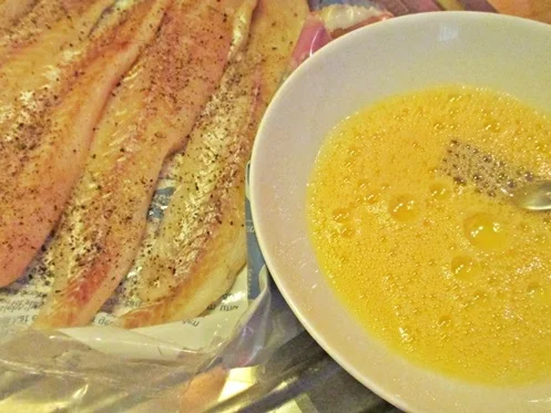 Knuspriges Fischfilet mit Curry-Kartoffelecken und Salat - Rezept - Bild Nr. 4