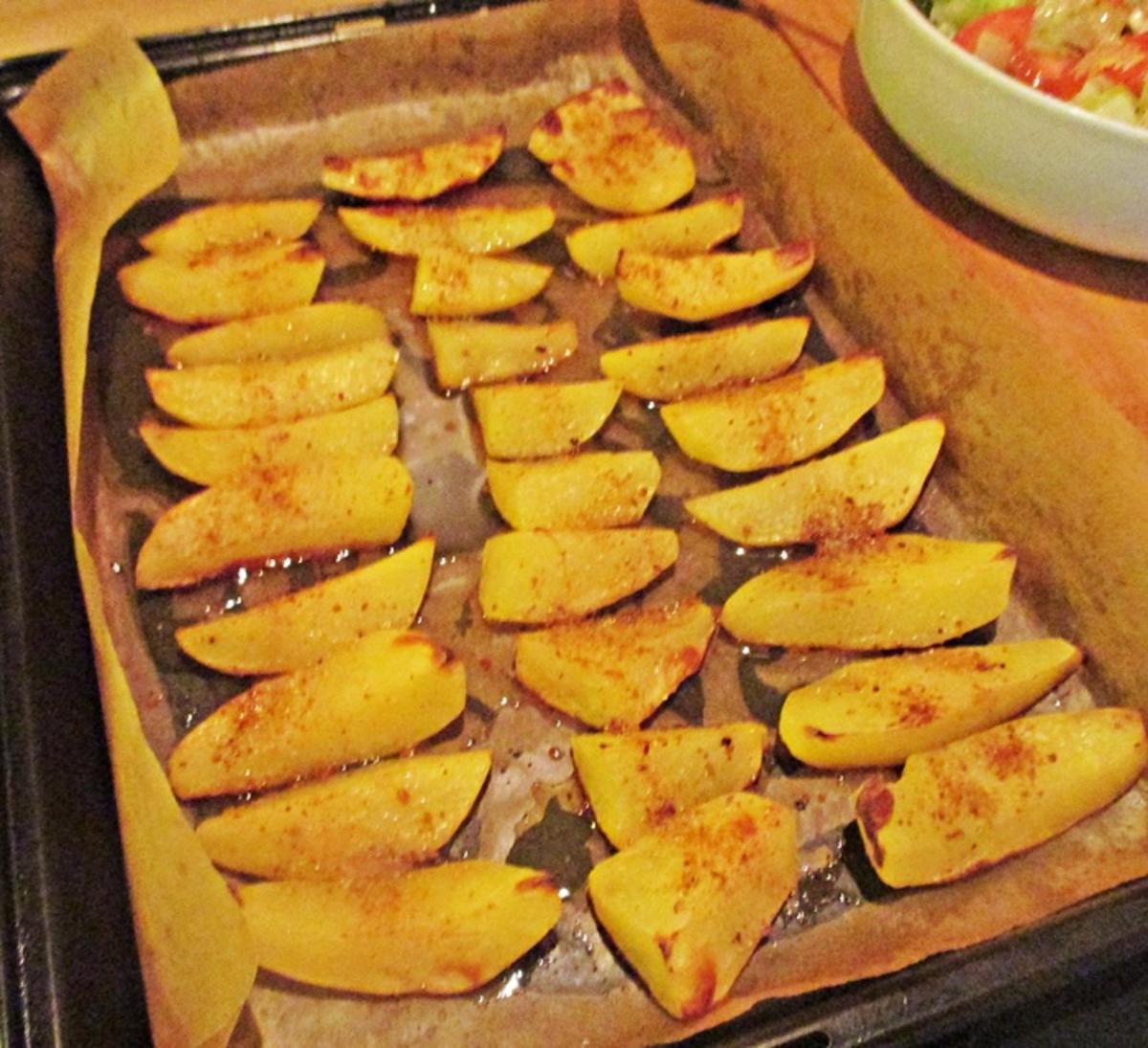 Knuspriges Fischfilet mit Curry-Kartoffelecken und Salat - Rezept - Bild Nr. 6
