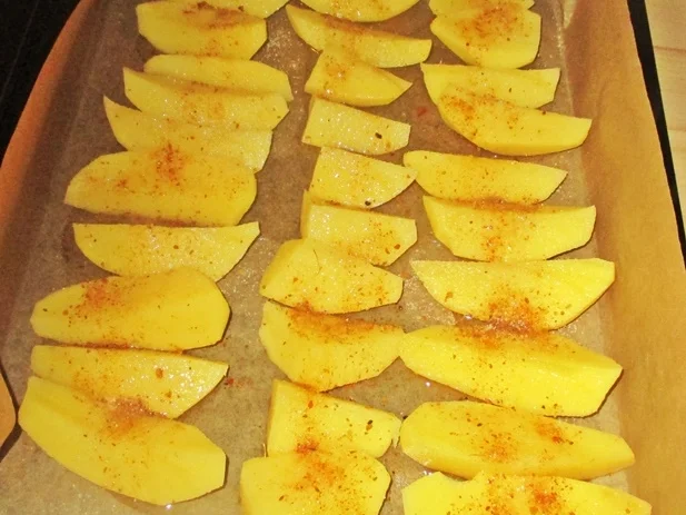 Knuspriges Fischfilet mit Curry-Kartoffelecken und Salat - Rezept - Bild Nr. 7