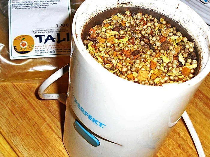 Knuspriges Fischfilet mit Curry-Kartoffelecken und Salat - Rezept - Bild Nr. 8