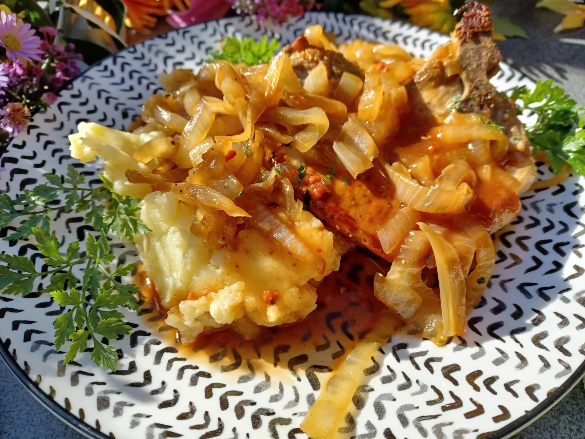 Kotelett mit Zwiebelgemüse - Rezept - Bild Nr. 16174