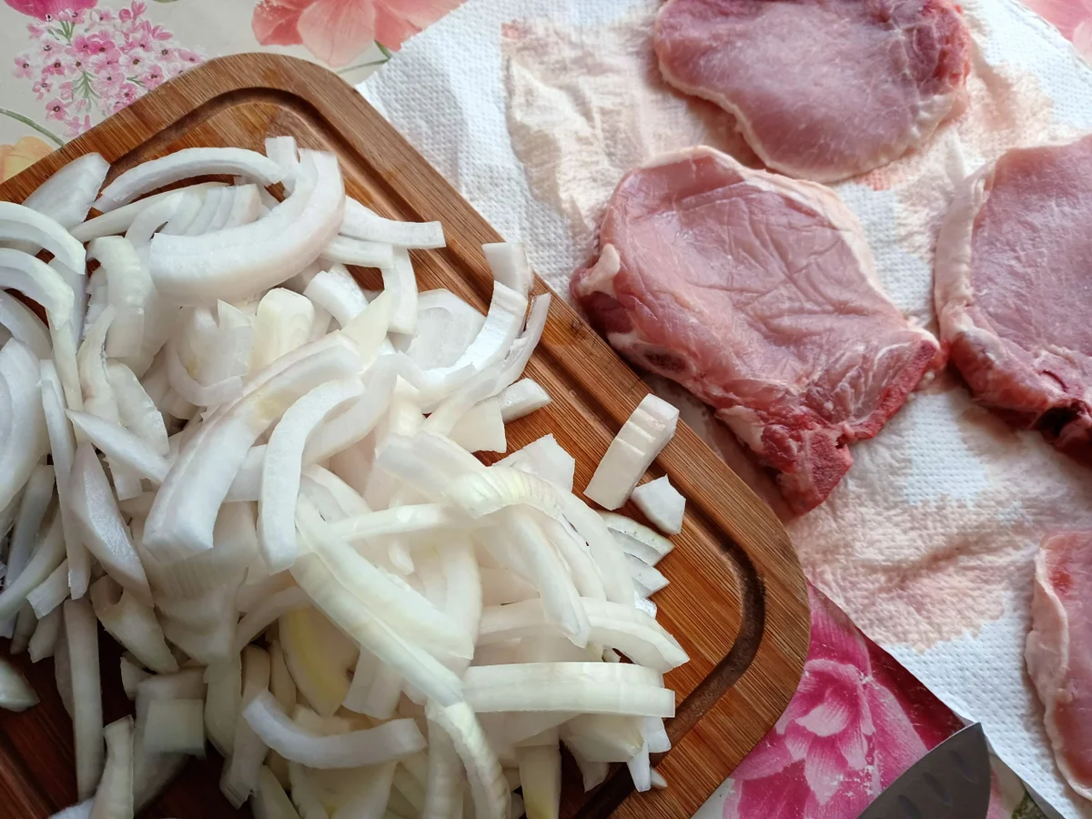 Kotelett mit Zwiebelgemüse - Rezept - Bild Nr. 16176