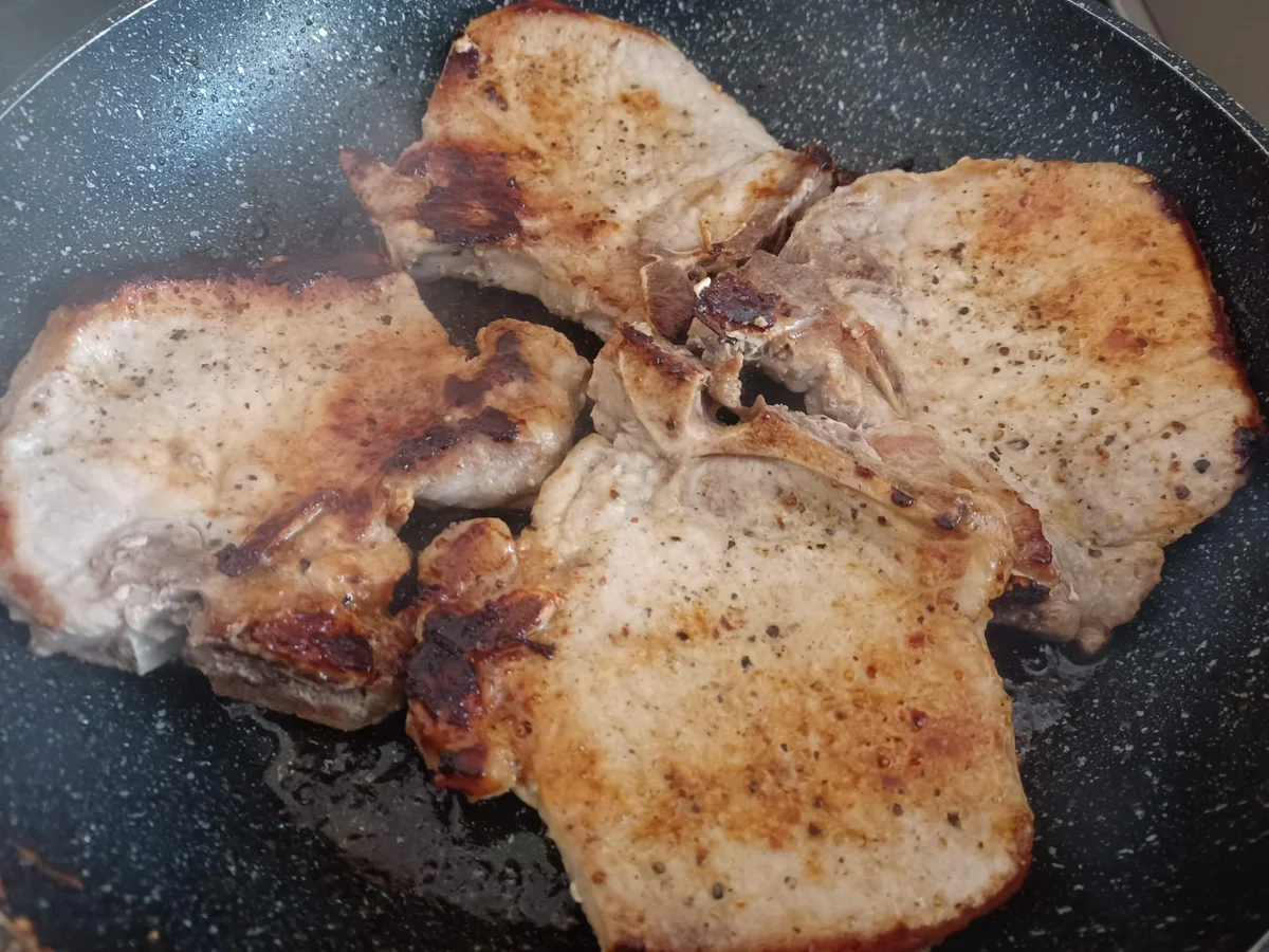 Kotelett mit Zwiebelgemüse - Rezept - Bild Nr. 16178