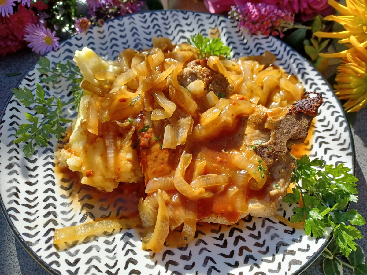 Kotelett mit Zwiebelgemüse - Rezept - Bild Nr. 16182