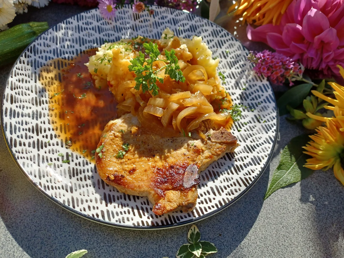 Kotelett mit Zwiebelgemüse - Rezept - Bild Nr. 16183