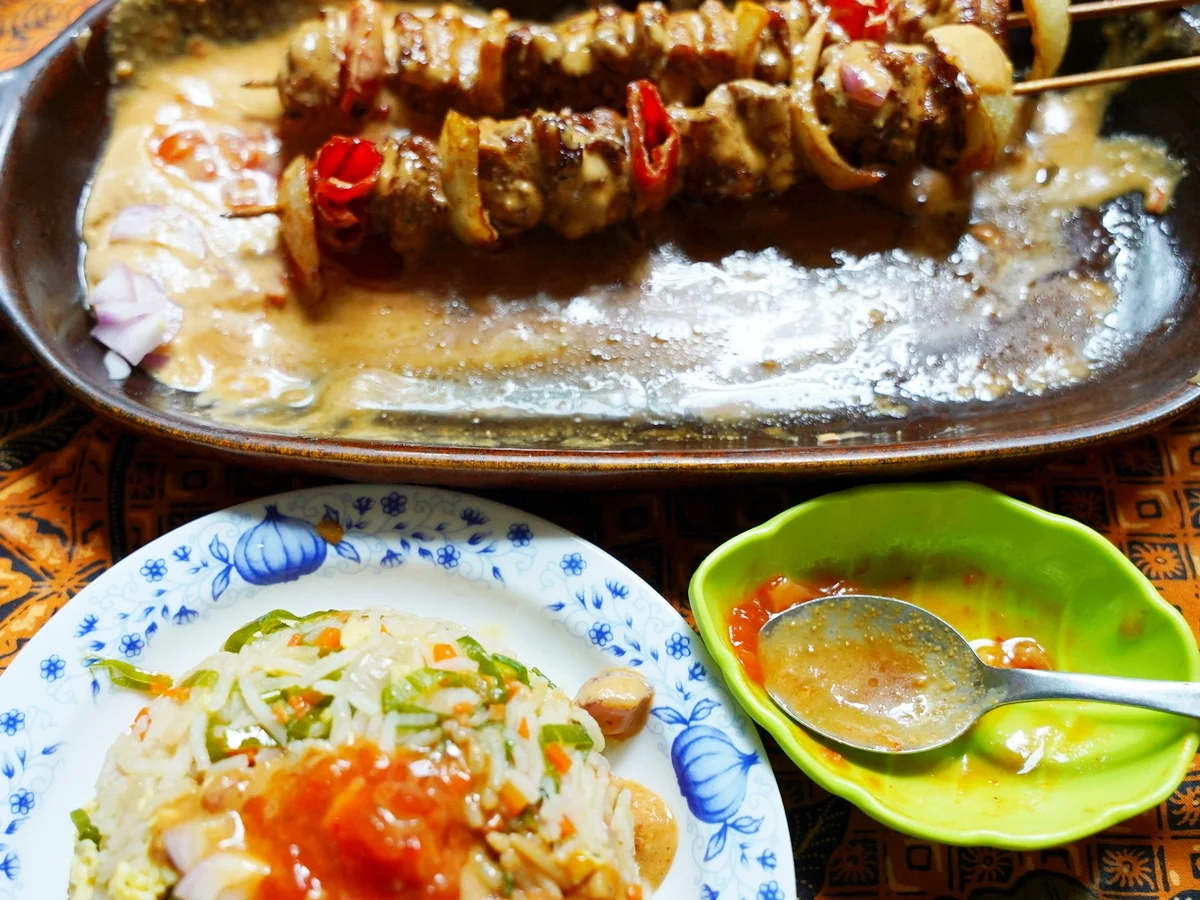 Seeräuberspieße in Erdnußsauce – Sate Ayam alla Bacak Laut - Rezept - Bild Nr. 16172