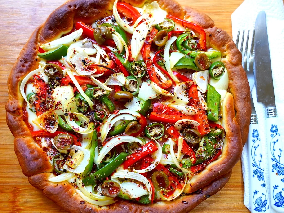 Würzig-saftige Pizza alla Siciliana - Rezept - Bild Nr. 2