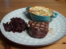 Rinderfilet mit Zucchini-Kartoffel-Gratin und Portweinzwiebeln - Rezept - Bild Nr. 2