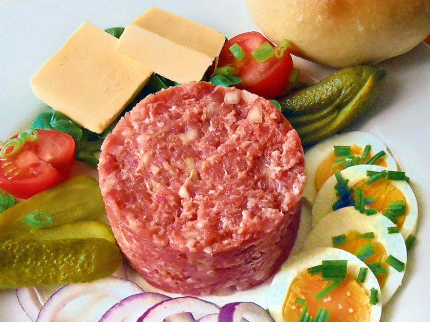 Schinken-Zwiebelmett-Teller - Rezept mit Bild - kochbar.de