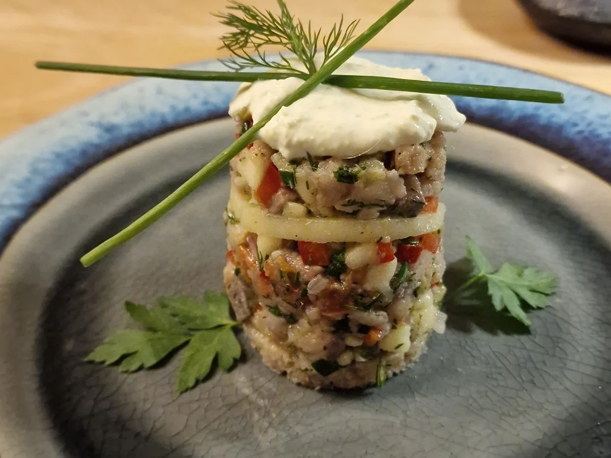 Matjestatar mit Apfel und Wasabi-Crème - Rezept - Bild Nr. 3