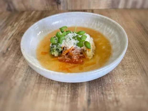 Grießnockensuppe "Bella Italia" mit dreifarbigen Klößchen (Maxi Gstettenbauer) - Rezept - Bild Nr. 2