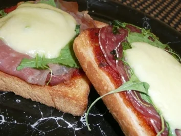 Rezept: Blitz Mini-Pizzas mit Rucola und Mozzarella Blitz Mini-Pizzas mit Rucola und Mozzarella - Rezept