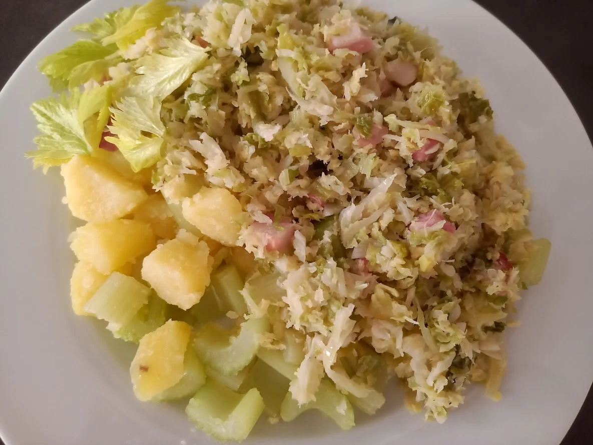 Geschmorter Wirsing auf Kartoffel-Sellerie-Gemüse zur kochbar Challenge Oktober 2022 - Rezept - Bild Nr. 16195