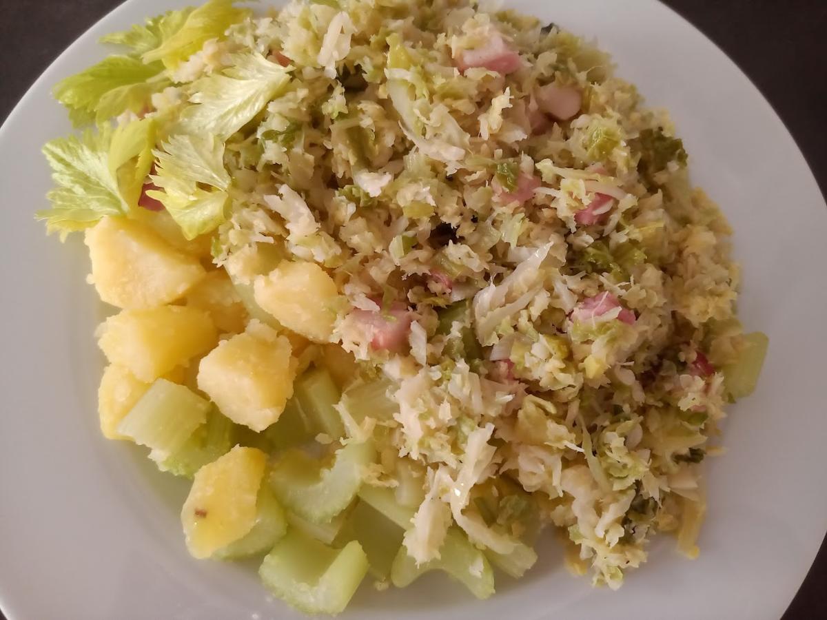 Geschmorter Wirsing auf Kartoffel Sellerie Gemüse zur kochbar Challenge ...