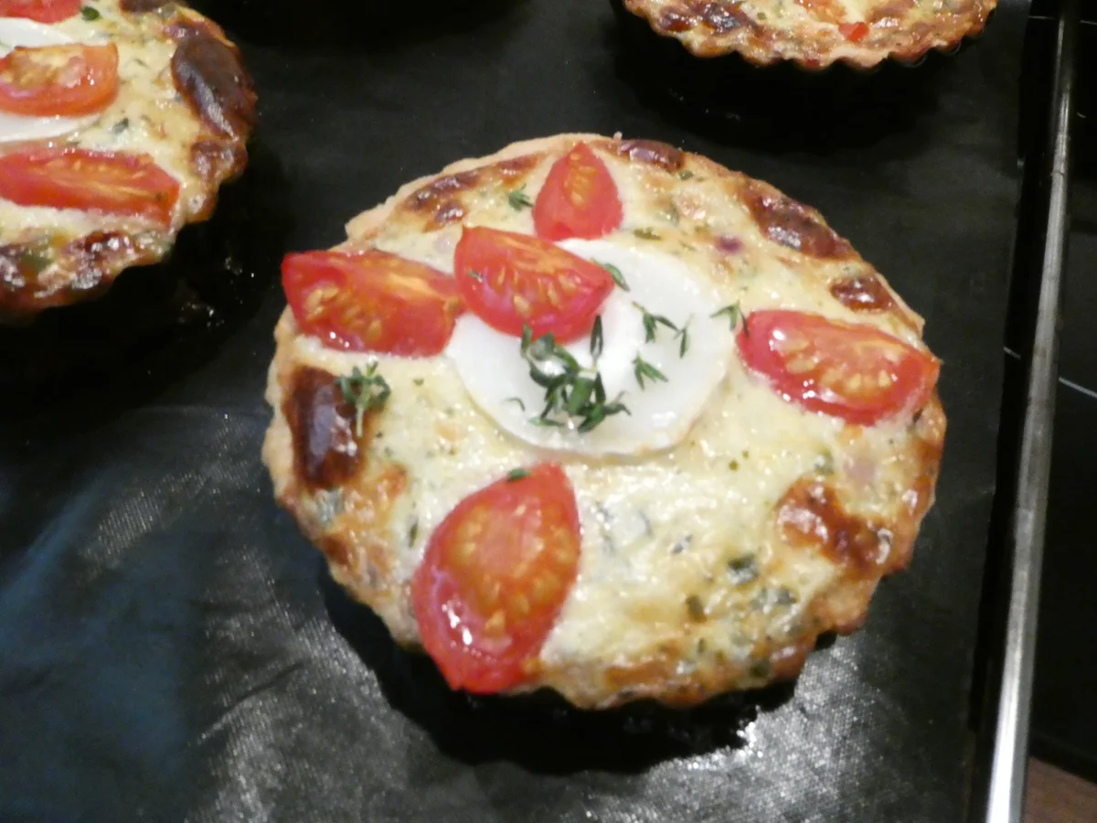 Mini-Tartelettes mit Ziegenkäse und Tomaten - Rezept - Bild Nr. 16191