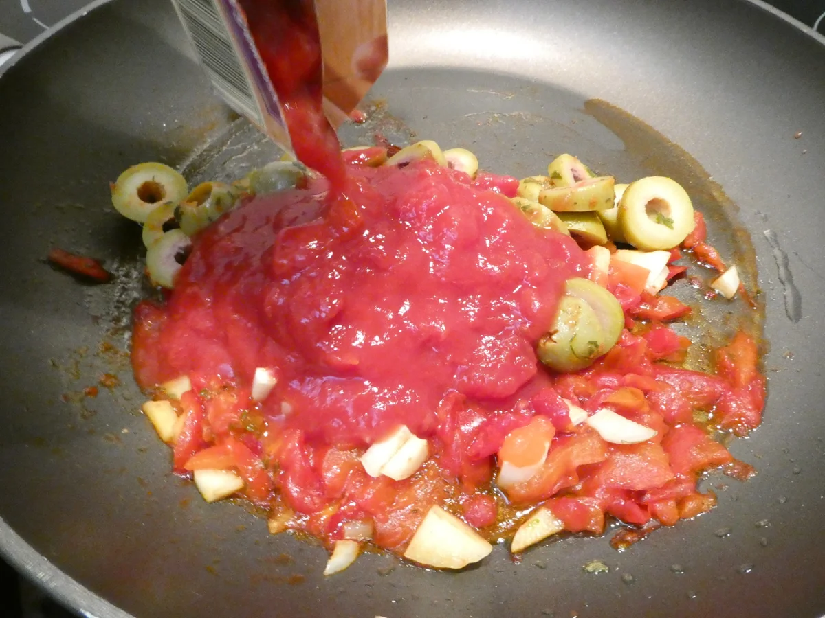 Bandnudeln mit Tomaten-Paprika-Sauce - Rezept - Bild Nr. 16184