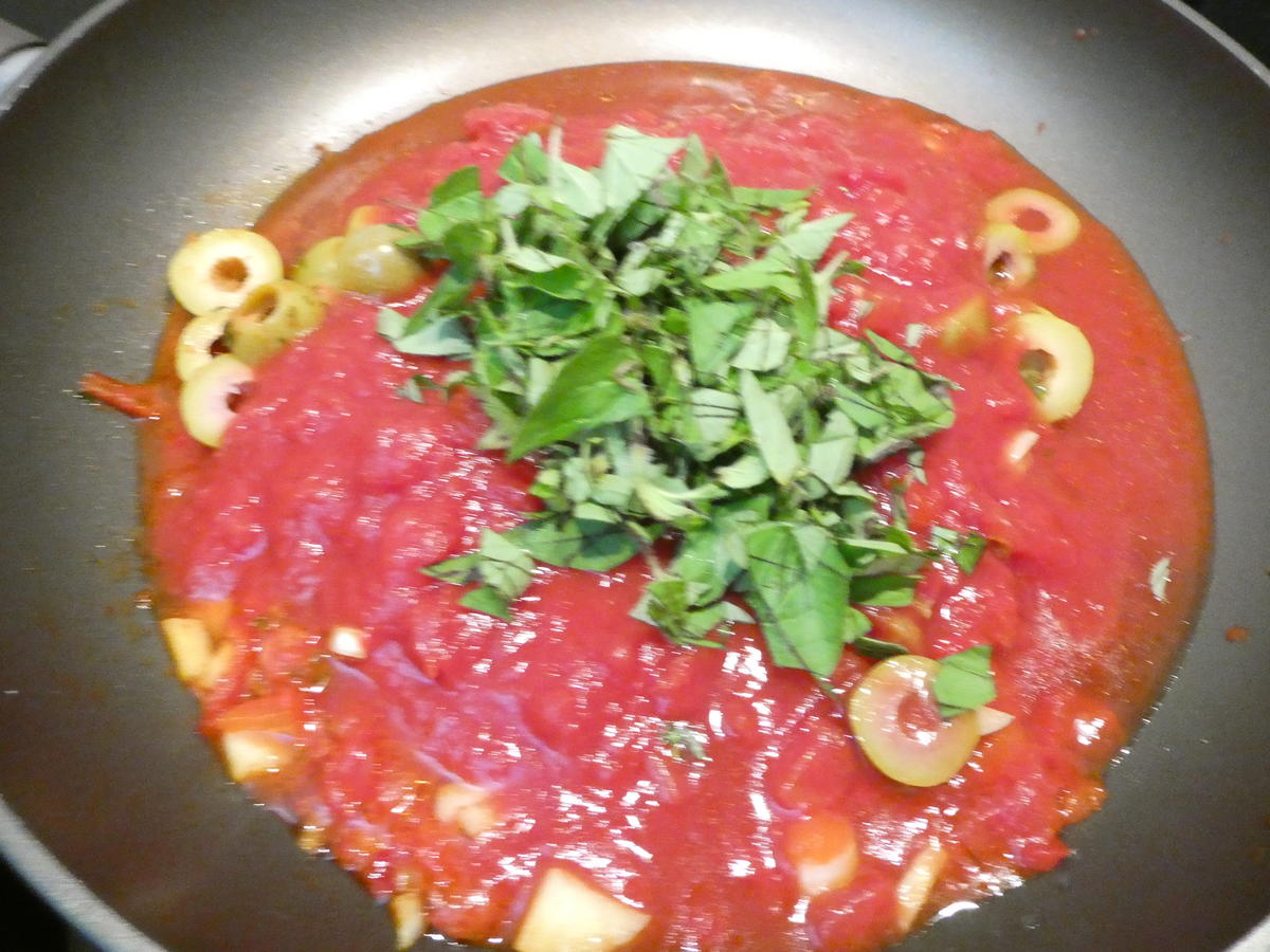 Bandnudeln mit Tomaten-Paprika-Sauce - Rezept - Bild Nr. 16185