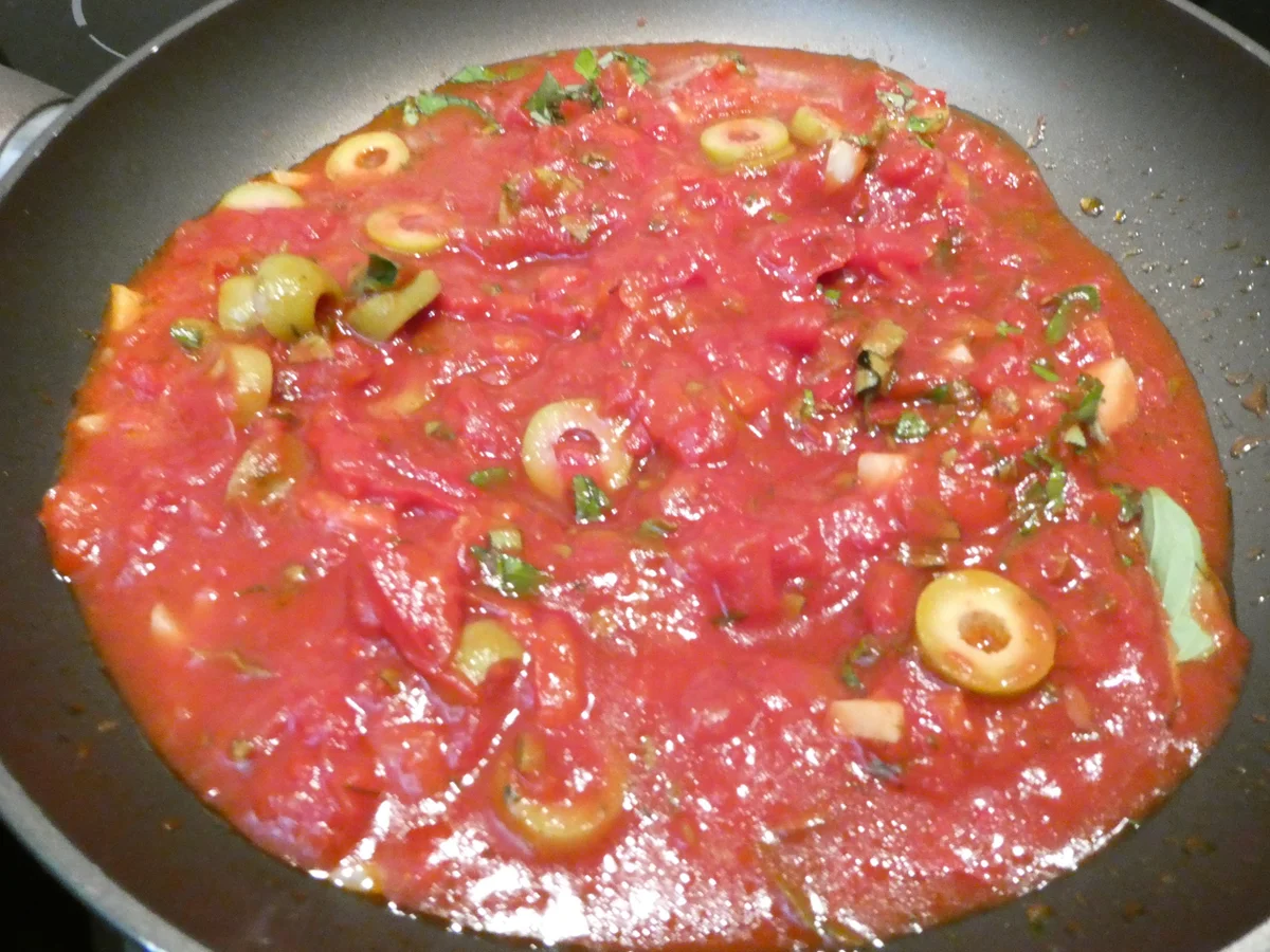 Bandnudeln mit Tomaten-Paprika-Sauce - Rezept - Bild Nr. 16187