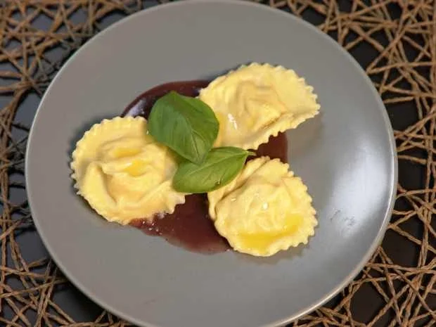 Ravioli gefüllt mit Garnelenfarce an Portwein-Cognac-Soße - Rezept - Bild Nr. 2