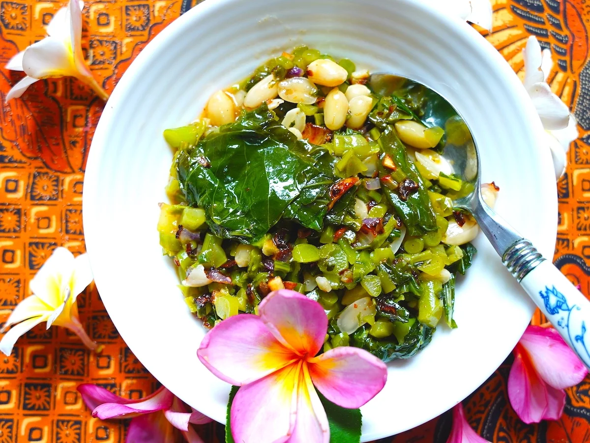 Kailan-Gemüse mit Erdnüssen in Pilzsauce - Rezept - Bild Nr. 16187