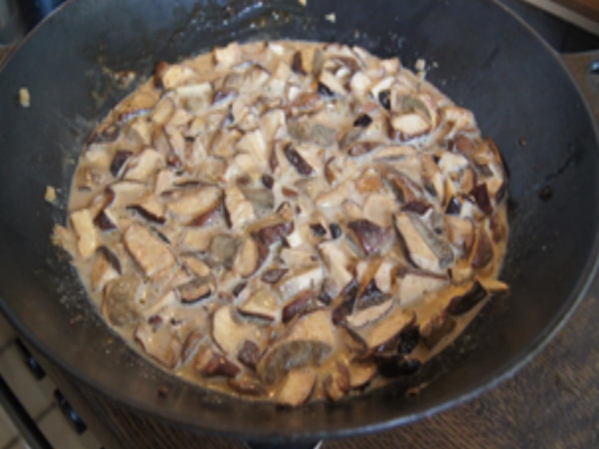 Rindfleisch Steinpilz Wok in Rahmsauce mit Böhmischen Knödeln - einfach ...